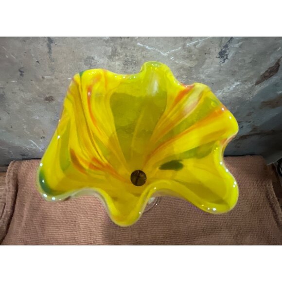 VTG Hand Blown Swirled Art Glass Vase Yellow Orange Red & White 7" Murano Style - Picture 8 of 9
